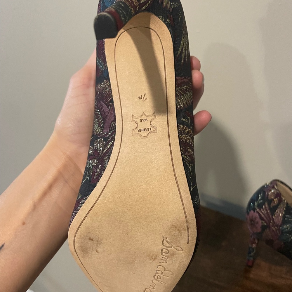 Multicolor heels. - Picture 4 of 4